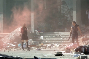 Elizabeth Olsen (Wanda Maximoff/Feiticeira Escarlate) e Jeremy Renner (Gavião Arqueiro)